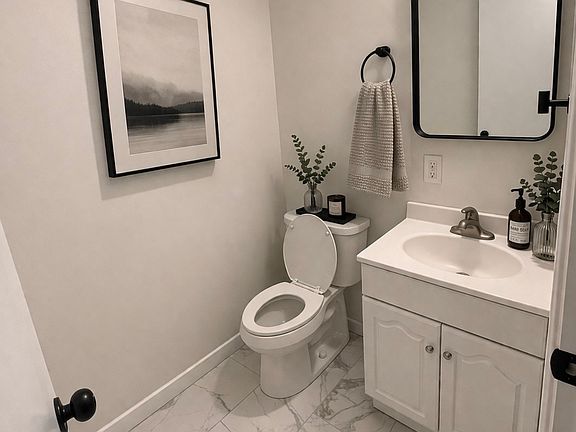 4th image of 7 Lake Dr #7