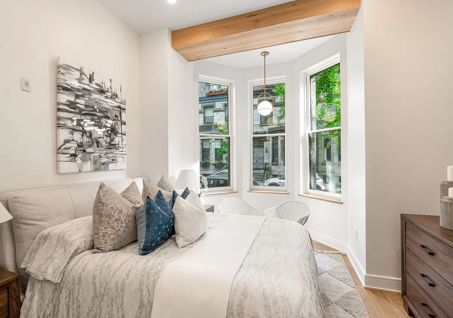 Stunning 2 Bed 2 Bath Renovated Brownstone Unit in Fitler Square — Photo 3