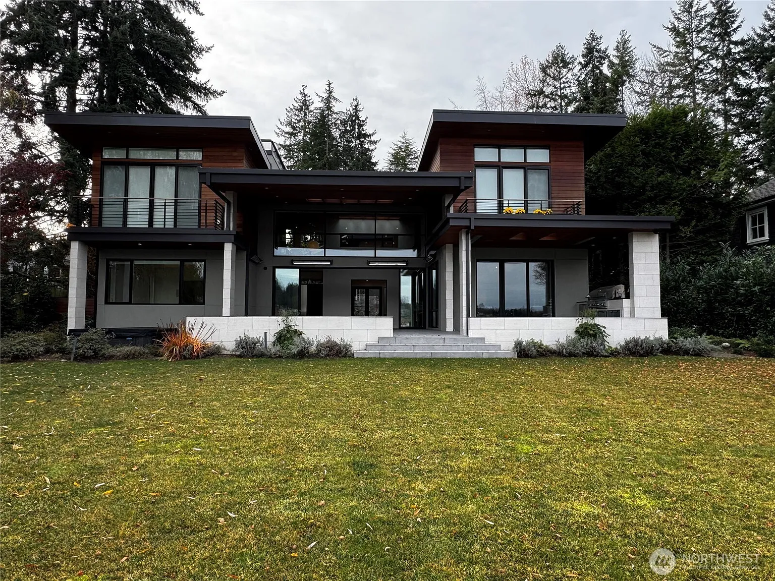 4652 95th Avenue photo 1
