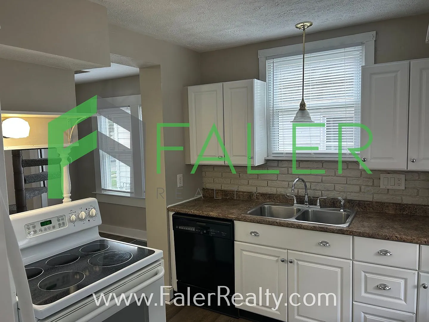Charming Belmont Home! — Photo 3
