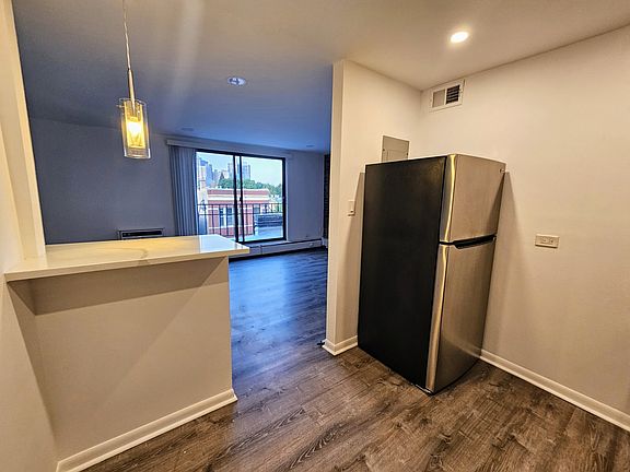 2nd image of 2250 N Lincoln Ave APT 502