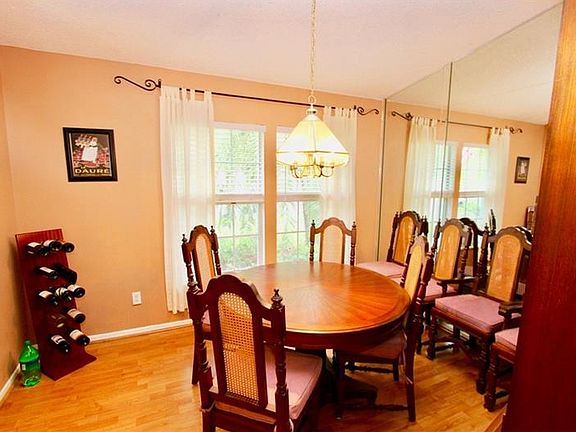 5th image of 2614 Hoffman Dr