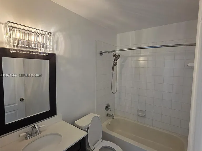 21250 NE 8th Pl #1 — Photo 21