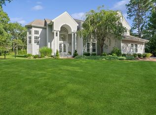 35 Hollow Ln, Westhampton, NY 11977