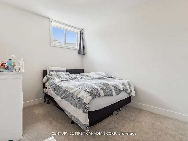 990 Deveron Cres #21 — Photo 31