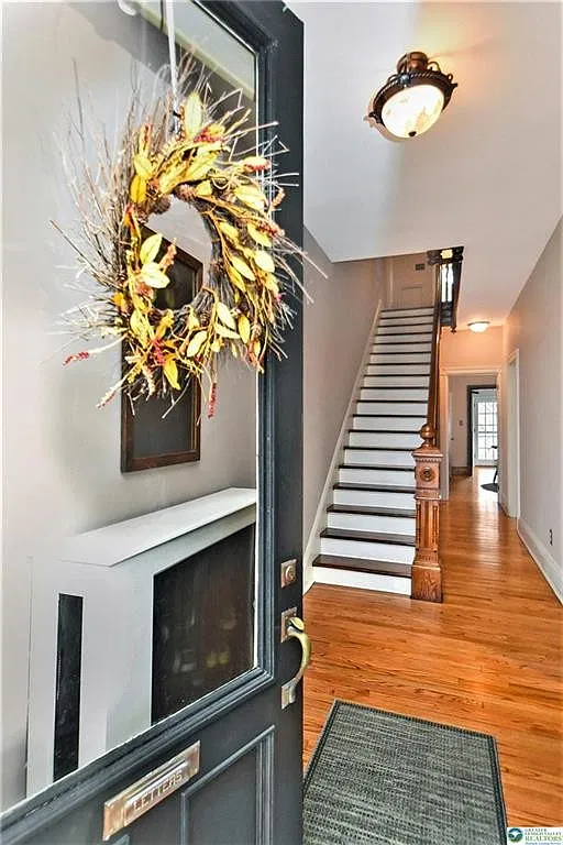 4 bed, 2.0 bath, 2218 sqft, $3,150 — Photo 2