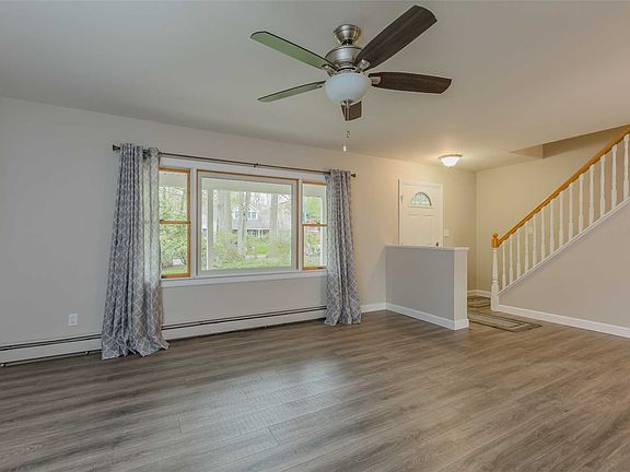 3rd image of 33 Spencer Ln