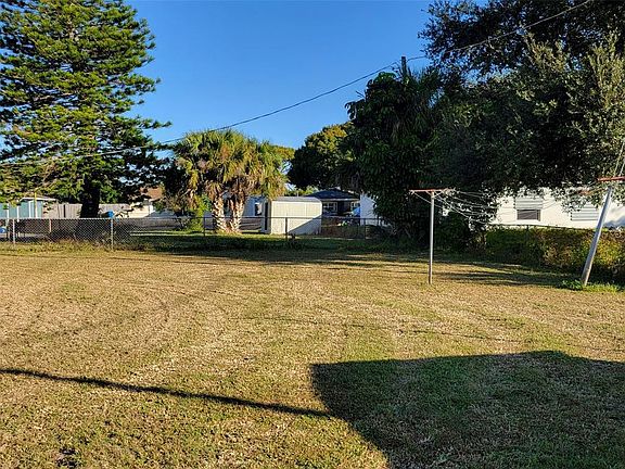 3rd image of 653 Atlas Ave NE