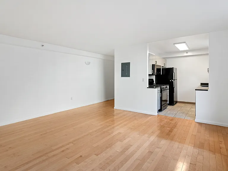 68 Bradhurst Ave #4E — Photo 11