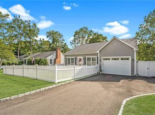 15 Deepwood Ln, Norwalk, CT 06854