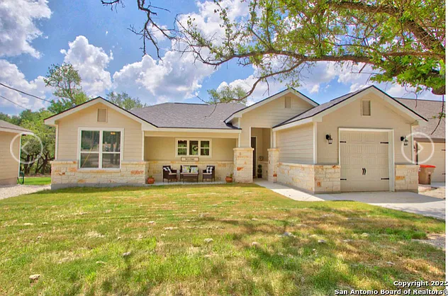 3 bed, 2.0 bath, 1437 sqft, $2,300 — Photo 1