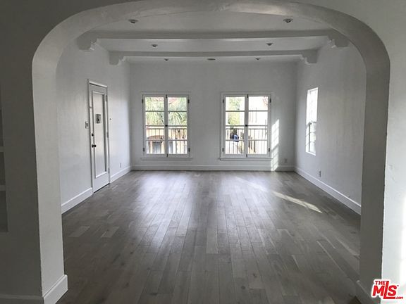 2nd image of 425 1/2 N Gardner St