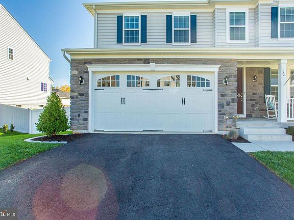 2nd image of 12 Lilac Ct