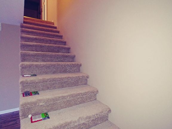 5th image of 405 Iroquois Ln APT 4