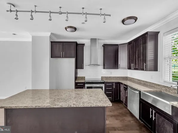 437 Woodcrest Dr SE, Washington, DC 20032