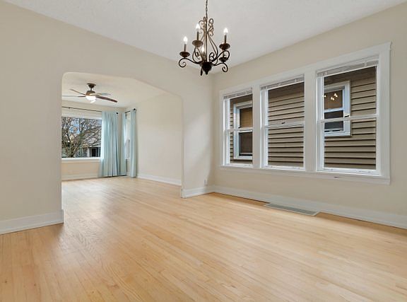 5th image of 5227 W Waveland Ave