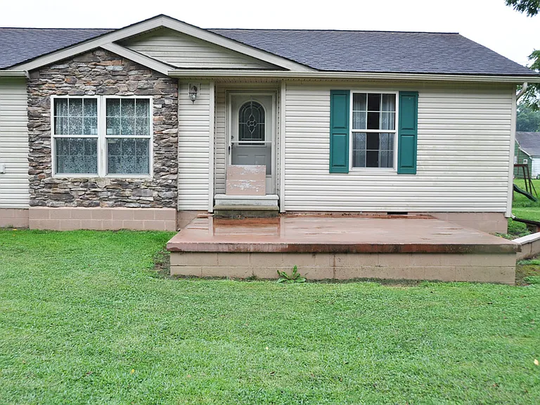 404 Neighbor St — Photo 2