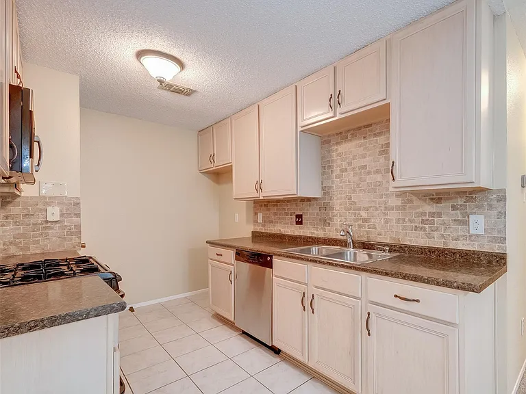 3718 Pintan Ln — Photo 3