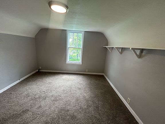 2nd image of 809 W Linden St