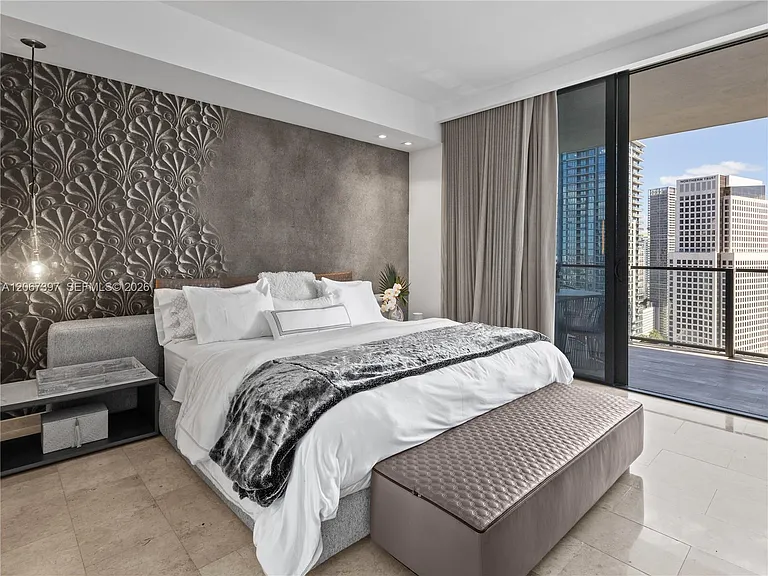 88 SW 7th St #3007 — Photo 15