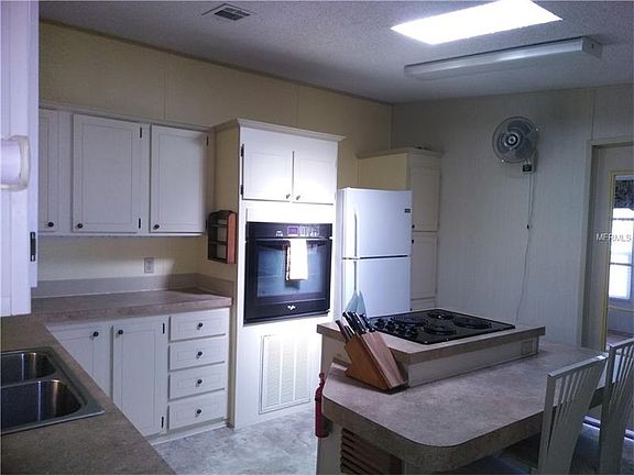 3rd image of 35145 Makenzie St