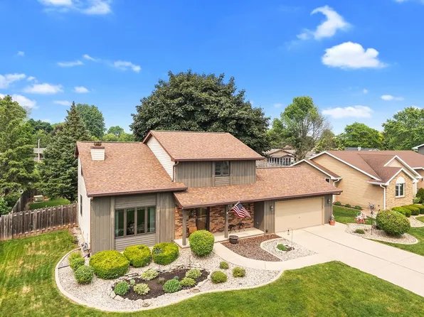 1348 Lindale Ln, Green Bay, WI 54313