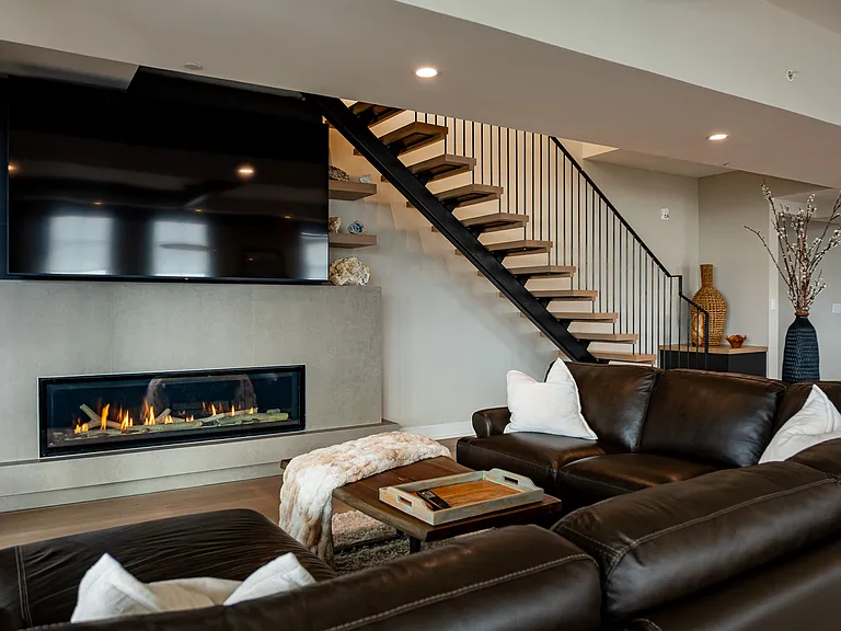 Living room 2/ remote gas fireplace