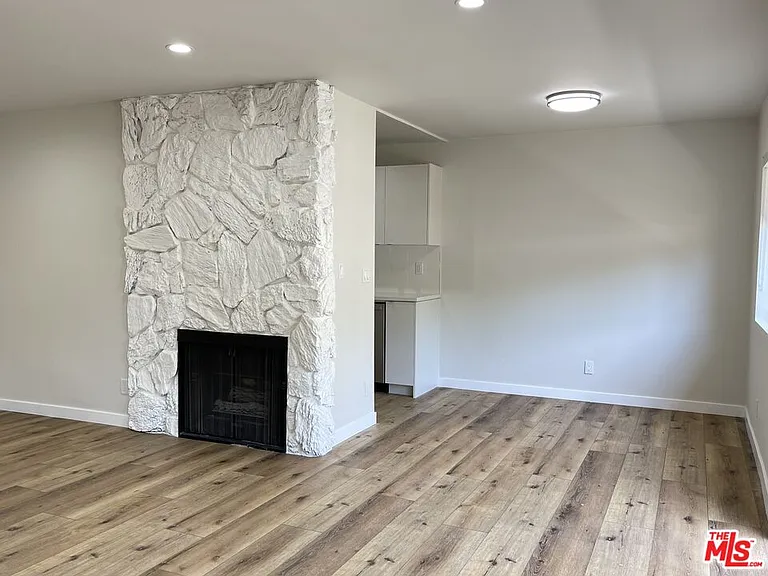 11806 Mayfield Ave #104 — Photo 9