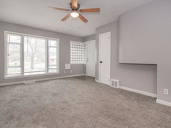 3rd image of 635 Lincoln Blvd