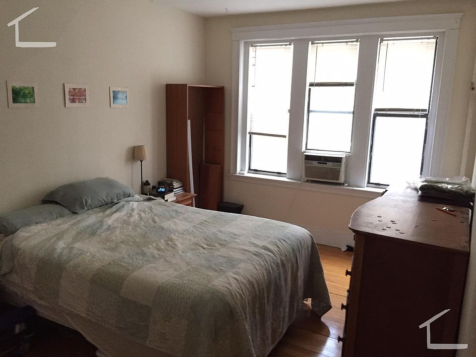 2nd image of 7 Lothian Rd #106