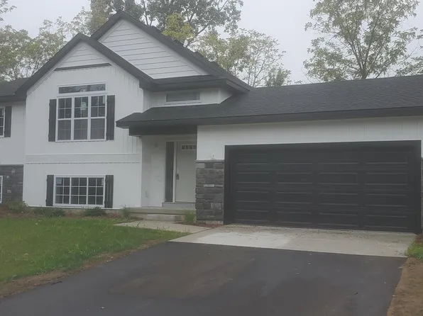 3295 52nd St SE, Kentwood, MI 49512