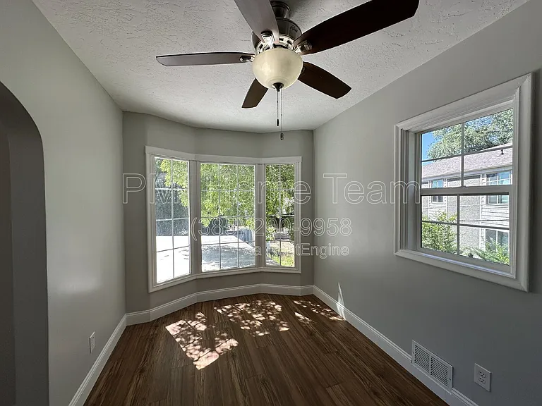 33 E Sylvia Dr — Photo 7