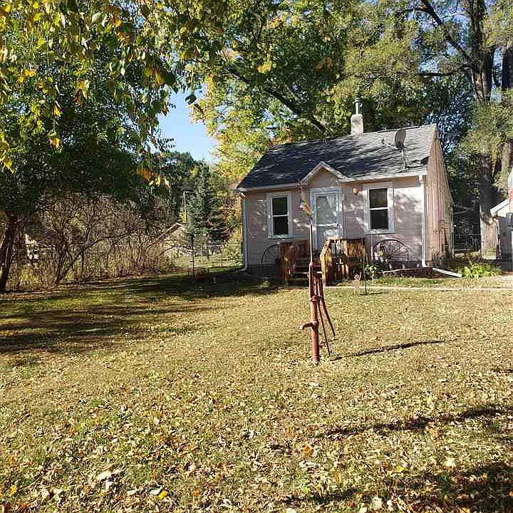 2nd image of 211 Normandy St