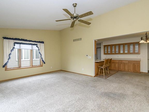 4th image of 3004 Valley AVENUE
