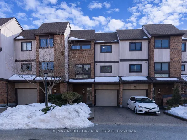 1080 Walden Cir Unit 52, Mississauga, ON L5J 4J9