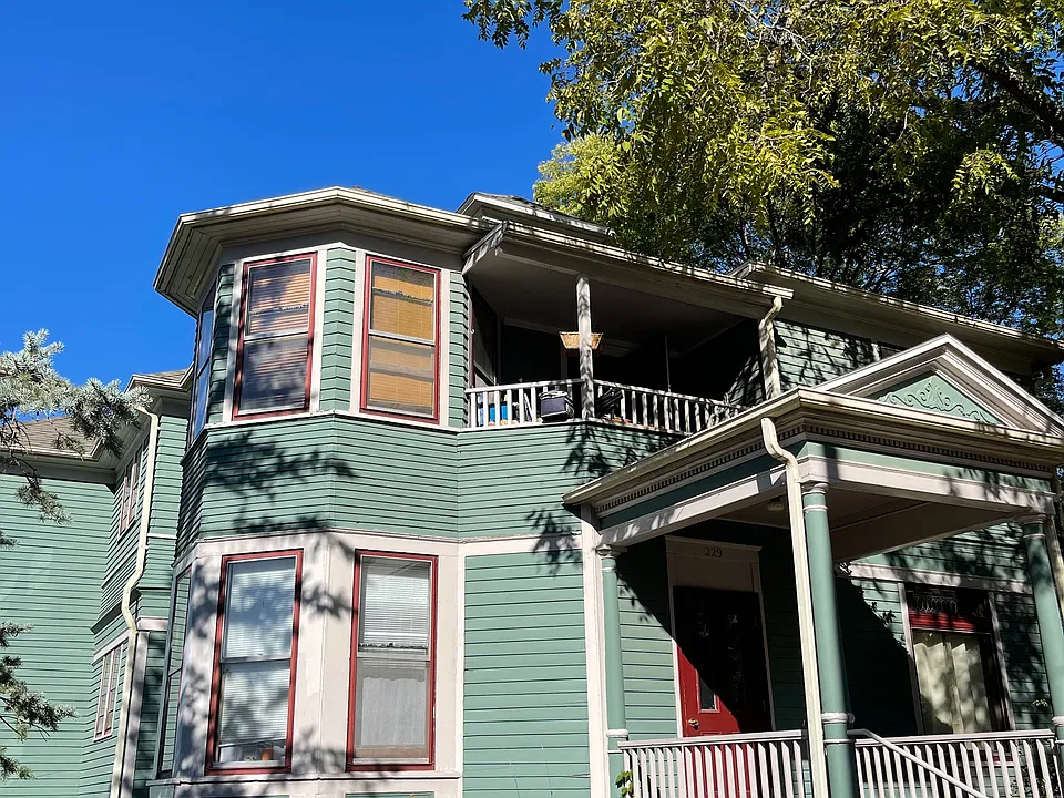 229 S Summit St #3