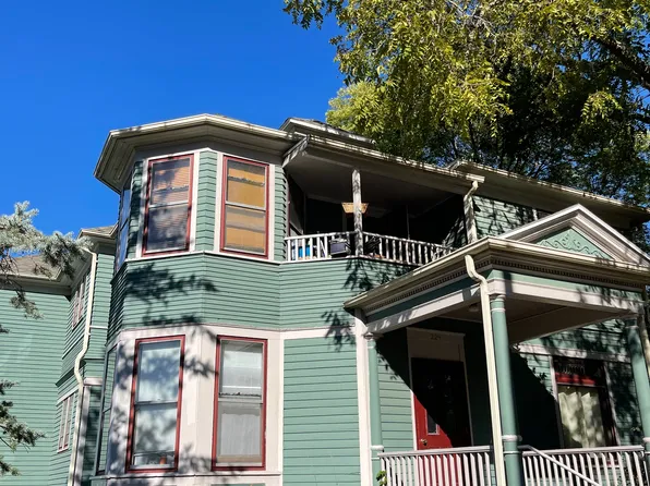 229 S Summit St #3, Iowa City, IA 52240