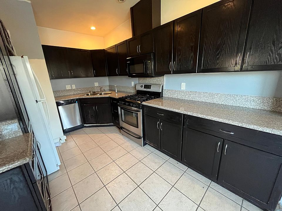 1st image of 552 S Mountain View Dr #1