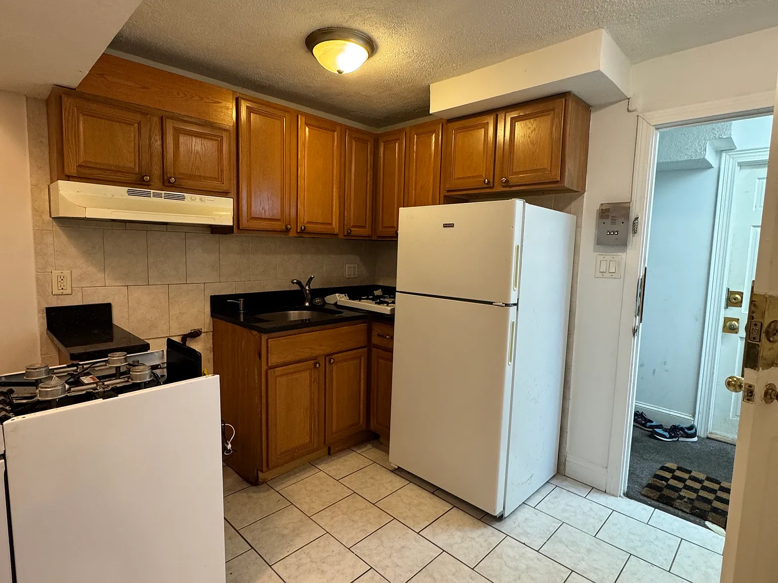 2 bed, 9999 sqft, $2,350 — Photo 3