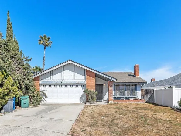 9749 Yellow Stone Pl, Santee, CA 92071