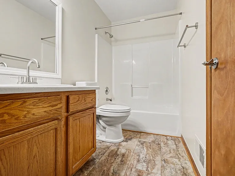 6065 Fairgrove St — Photo 10