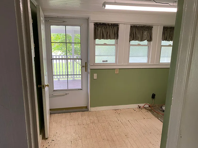 1343 S Battleground Ave — Photo 18