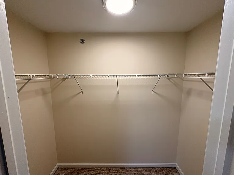 Holly Brook Apartments — Photo 51
