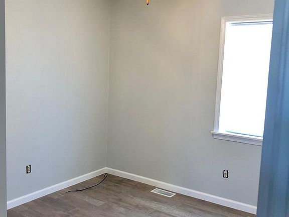 4th image of 378 W Clay St