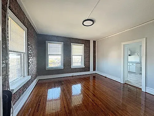 Carolina Apartments — Photo 9
