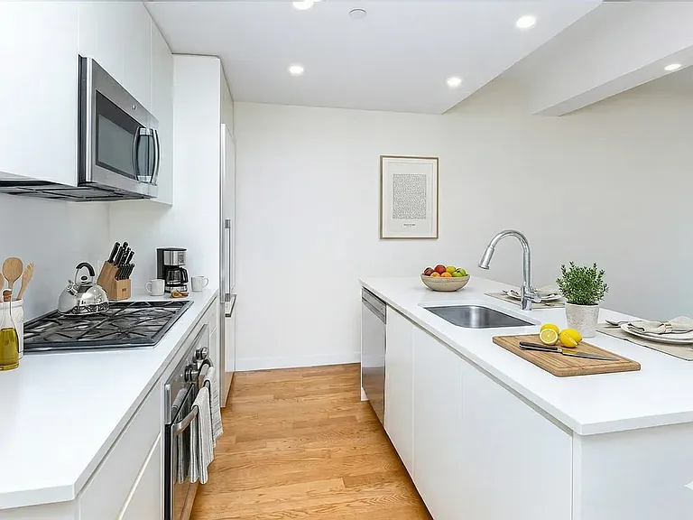 90 William St #4G — Photo 3