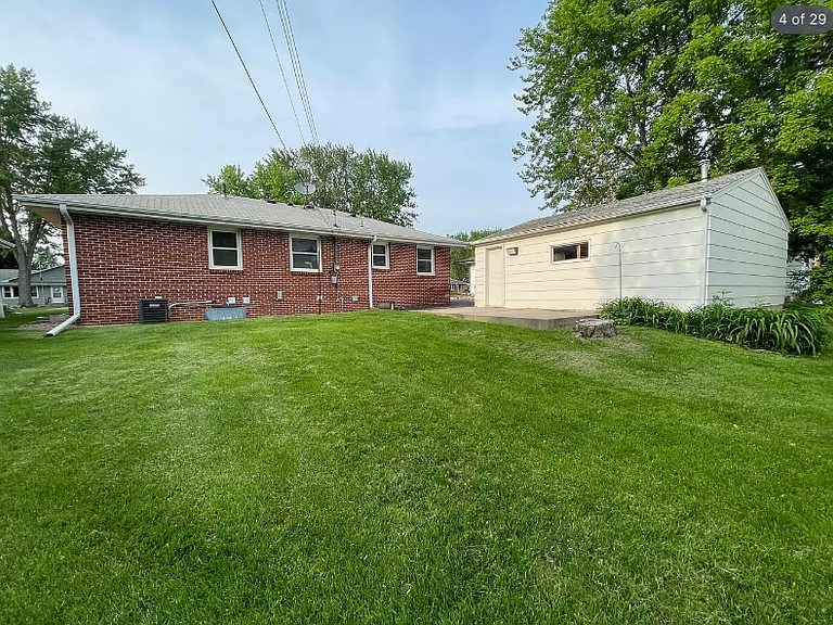 3370 Upper 143rd St W — Photo 4