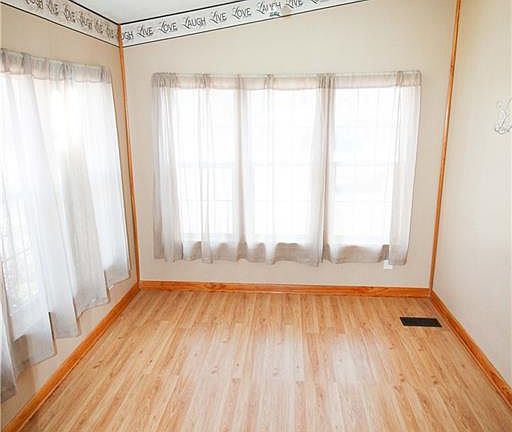 5th image of 307 W Lou Ln