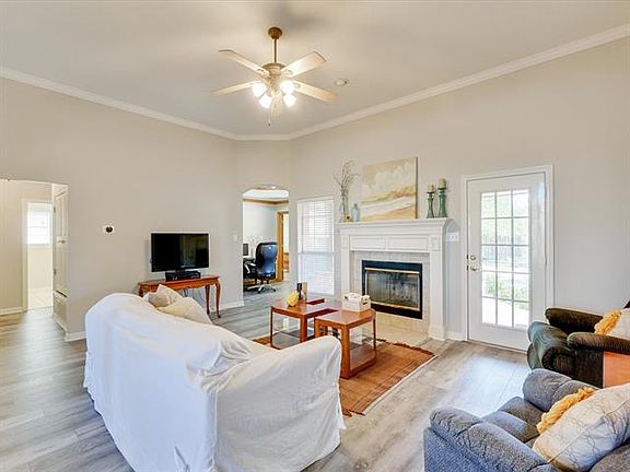 3rd image of 103 Crested Butte Ct