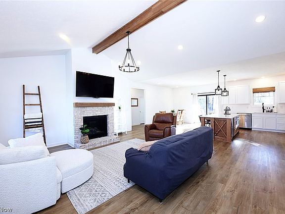 3rd image of 258 Friendly Acres Rd